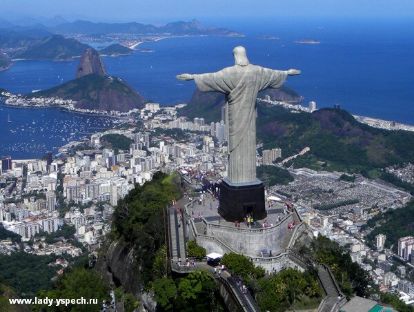 Статуя Христа-Искупителя в Бразилии