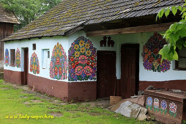 Достопримечательности Польши. Красивая расписная деревная Залипие (Zalipie)
