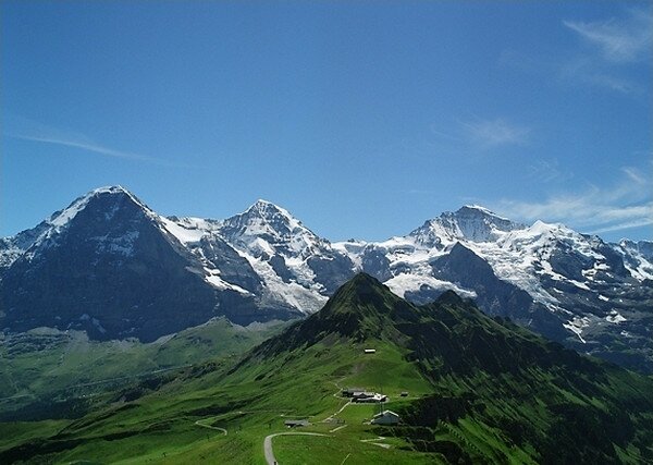 Вид на горы Эйгер, Юнгфрау и Мёнх. Швейцария