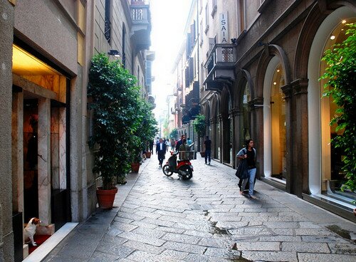 Улица Монтенаполеоне Милан, Италия